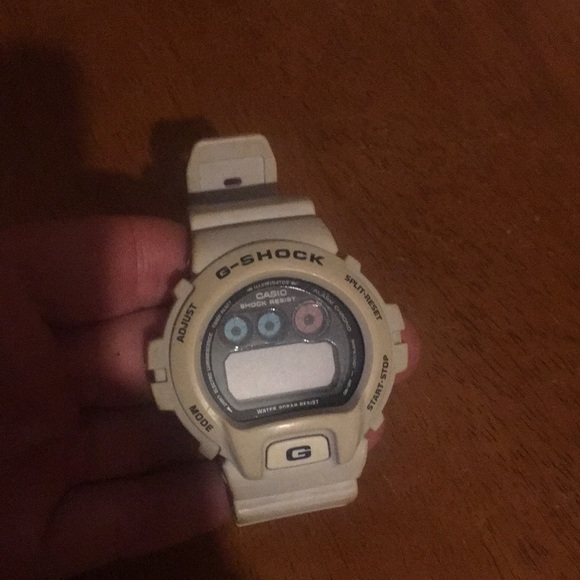 G-shock  watch (white ) - Picture 4 of 6